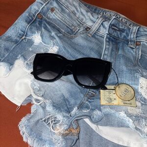 Elegant Black Sunglasses
